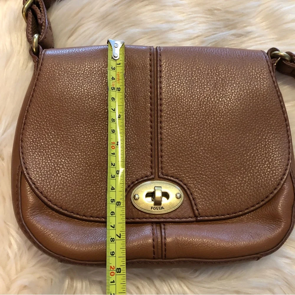 Fossil brown leather saddle flap crossbody purse - Picture 12 of 12